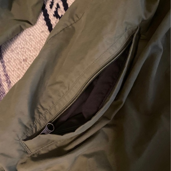 Men's Columbia Jacket - Picture 3 of 11